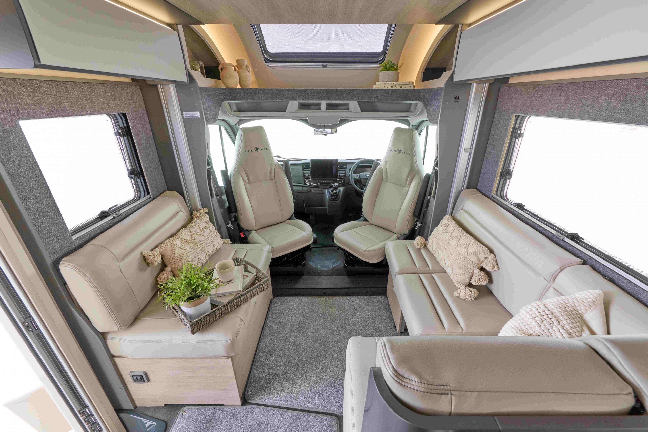 Auto-Trail - F-Line - F72 - Interior Captian Chairs