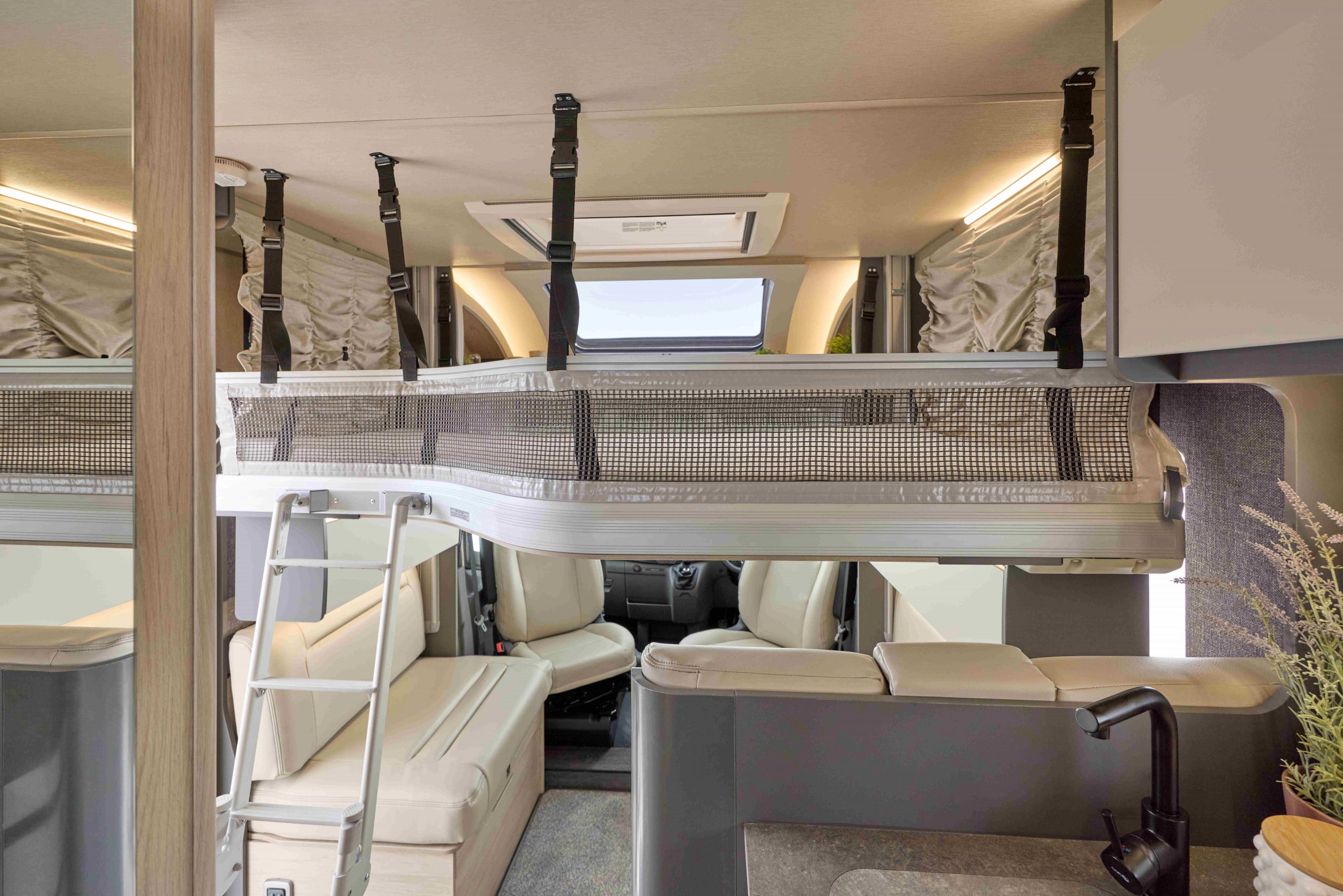 Auto-Trail - F-Line - F72 - Interior Drop Down Bed