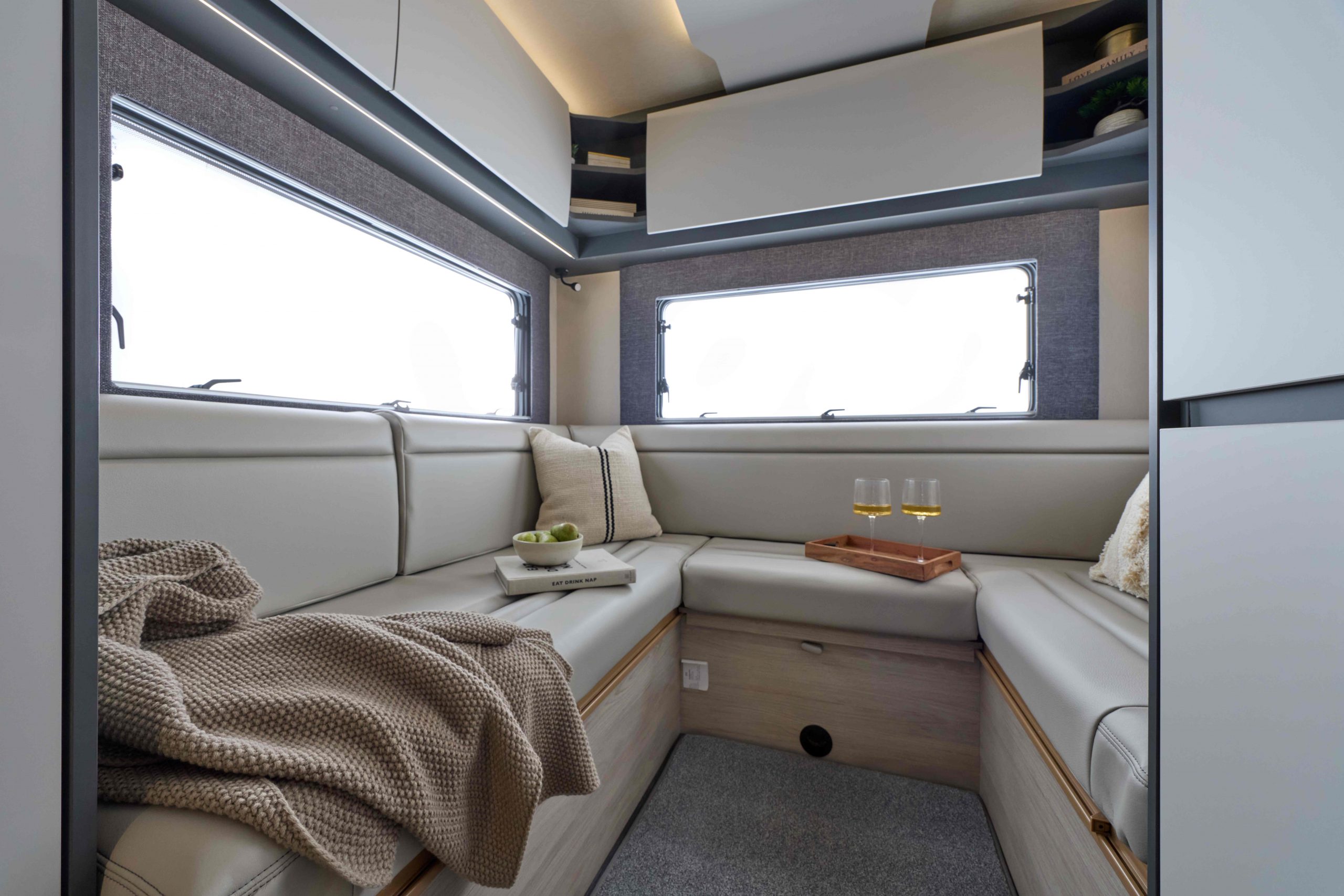 Auto-Trail - F-Line - F72 - Interior Rear Lounge