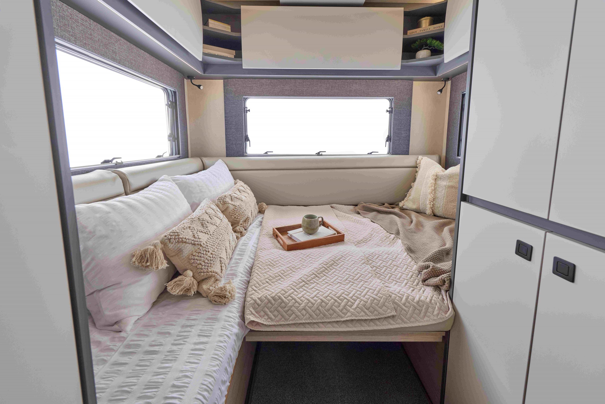 Auto-Trail - F-Line - F72 - Interior Rear bed