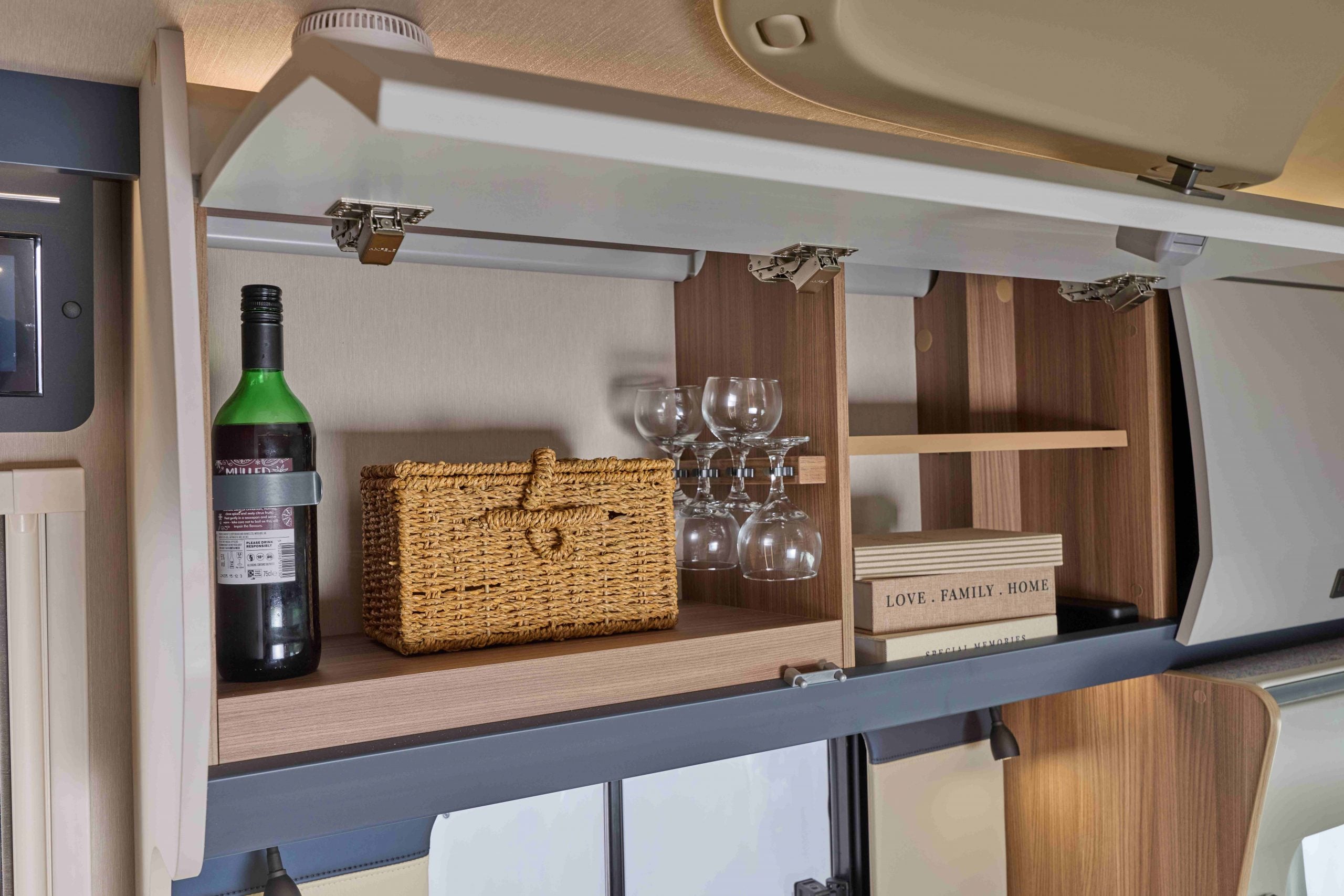 Auto-Trail - Frontier - Delaware - Interior Cabinets Auto-Trail - Frontier - Delaware - Interior Cabinets