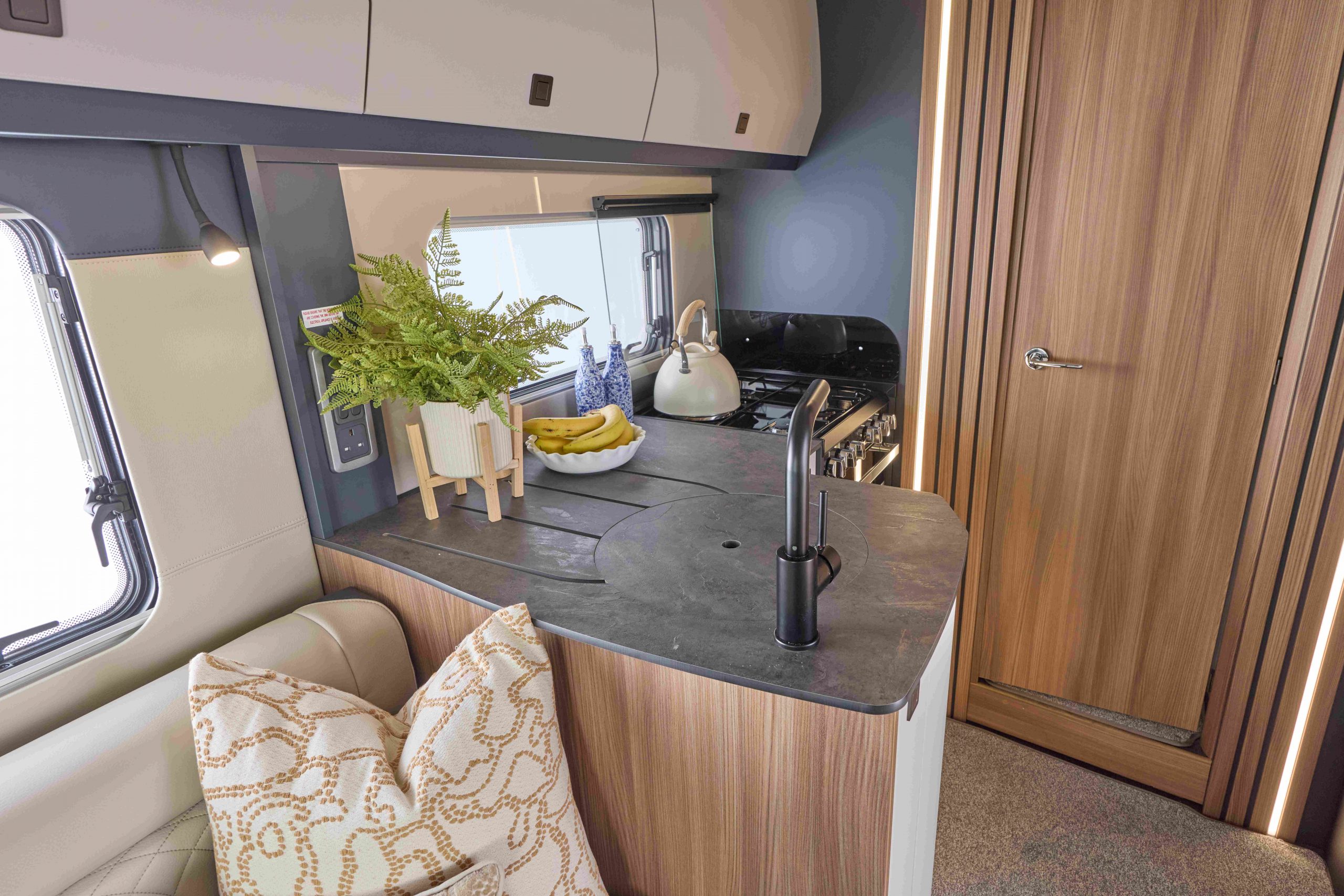 Auto-Trail - Frontier - Delaware - Interior kitchen hob Auto-Trail - Frontier - Delaware - Interior kitchen hob