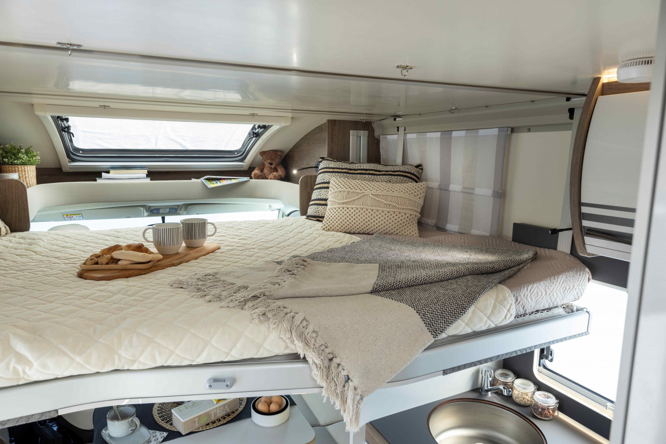 Roller Team - T-Line - 750 - Interior Bed Over Dining